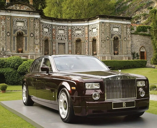 Why Rolls Royce Chauffeur in London is the Preferred Choice for VIPs
